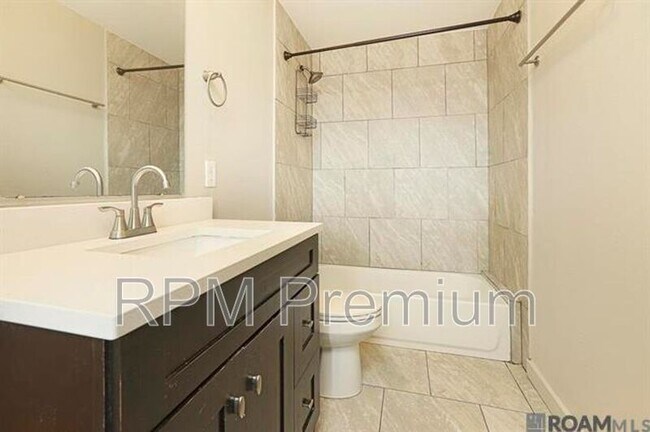 Building Photo - 4625 Parkoaks Dr