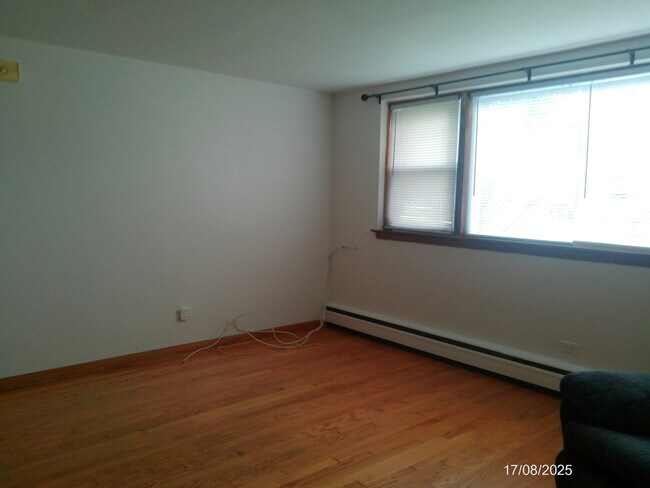 Building Photo - 7256 W Belmont Ave