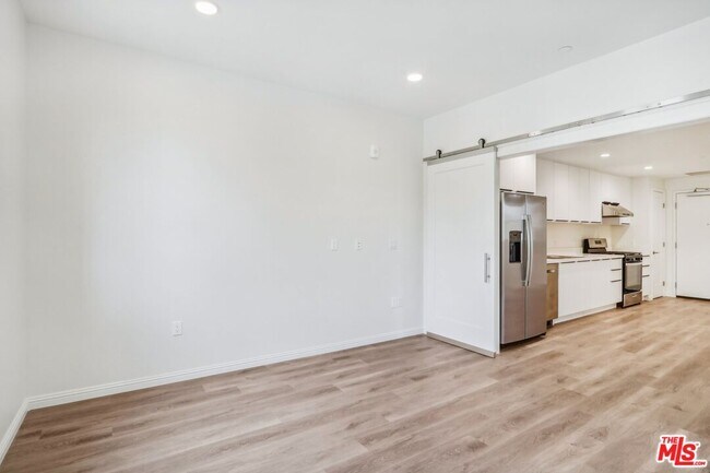Building Photo - 951 S Wilton Pl
