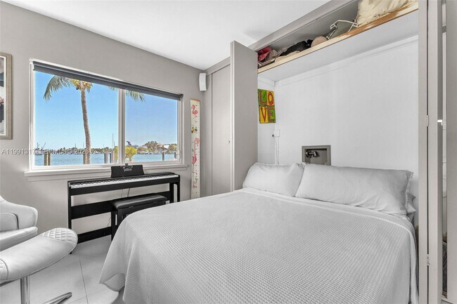 Building Photo - 1130 Venetian Way