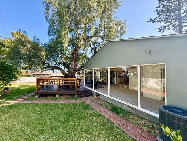 Building Photo - Beautiful 3BR/3BA Point Loma Home with Vaulted Ceilings & Central AC