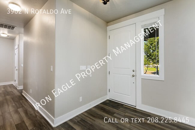 Building Photo - 3902 N Rotaldo Ave