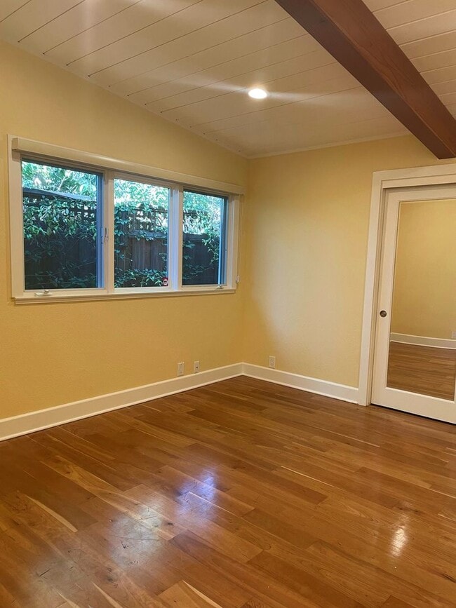 Building Photo - Serene, Executive 5 Bedroom 3 Bath Home with Private Front yard and Backyard - Palo Alto