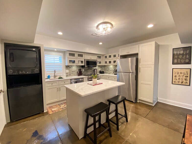 Building Photo - 854 Moreland Ave SE