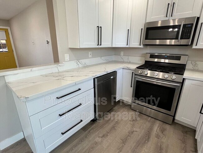 Building Photo - 5741 Calle Sal Si Puedes