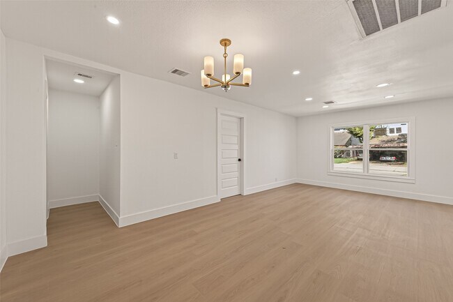 Building Photo - 3209 McCrarey Dr