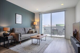 Building Photo - 10473 Santa Monica Blvd