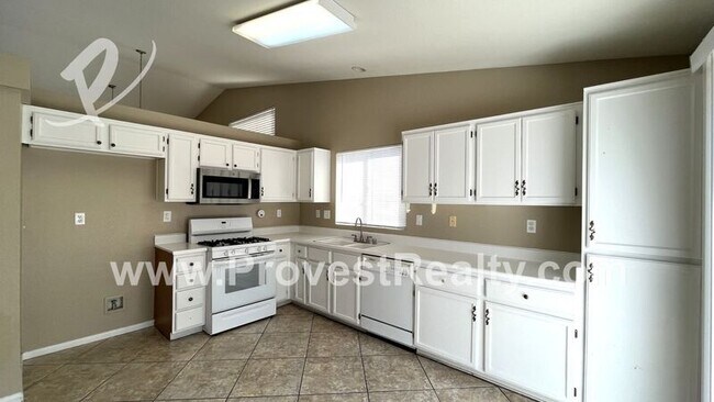 Building Photo - 9400 Nolina Dr