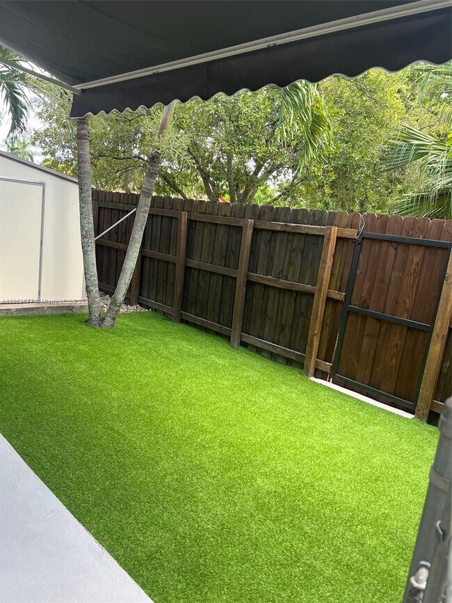 Building Photo - 5004 SW 140th Ct