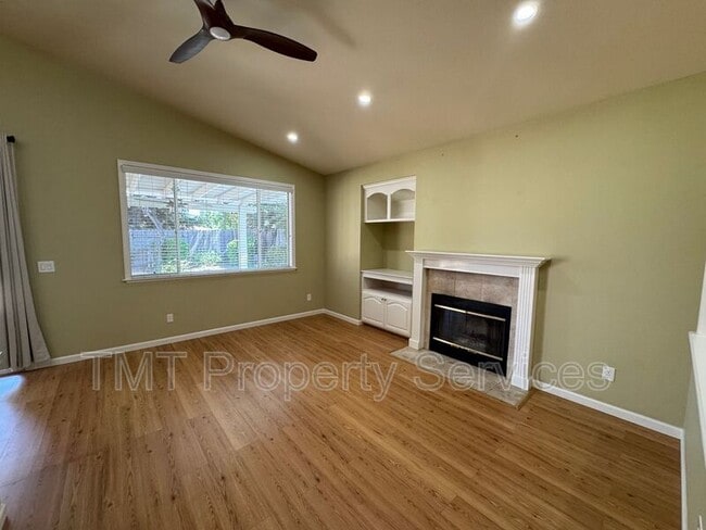 Building Photo - 301 Brimfield Ct