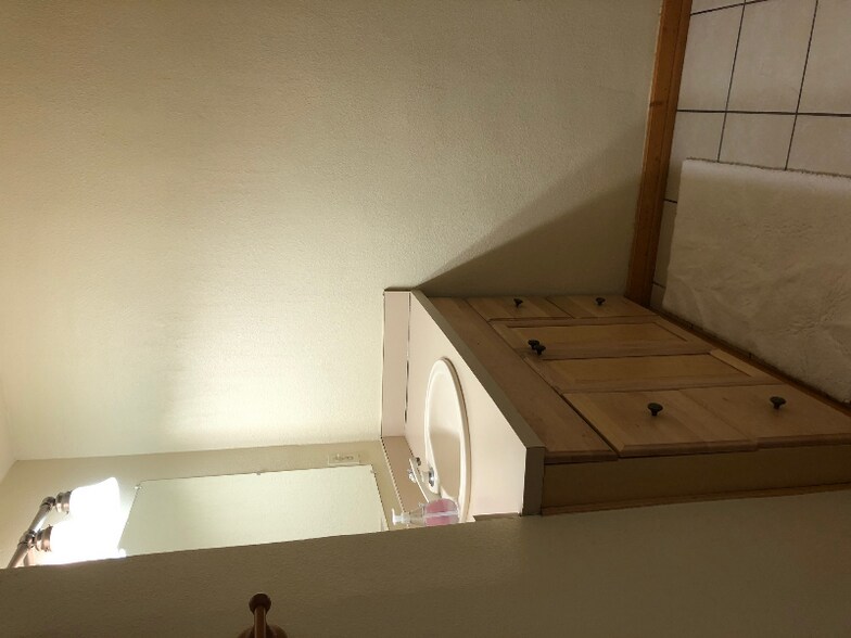 Building Photo - 831 Elati St