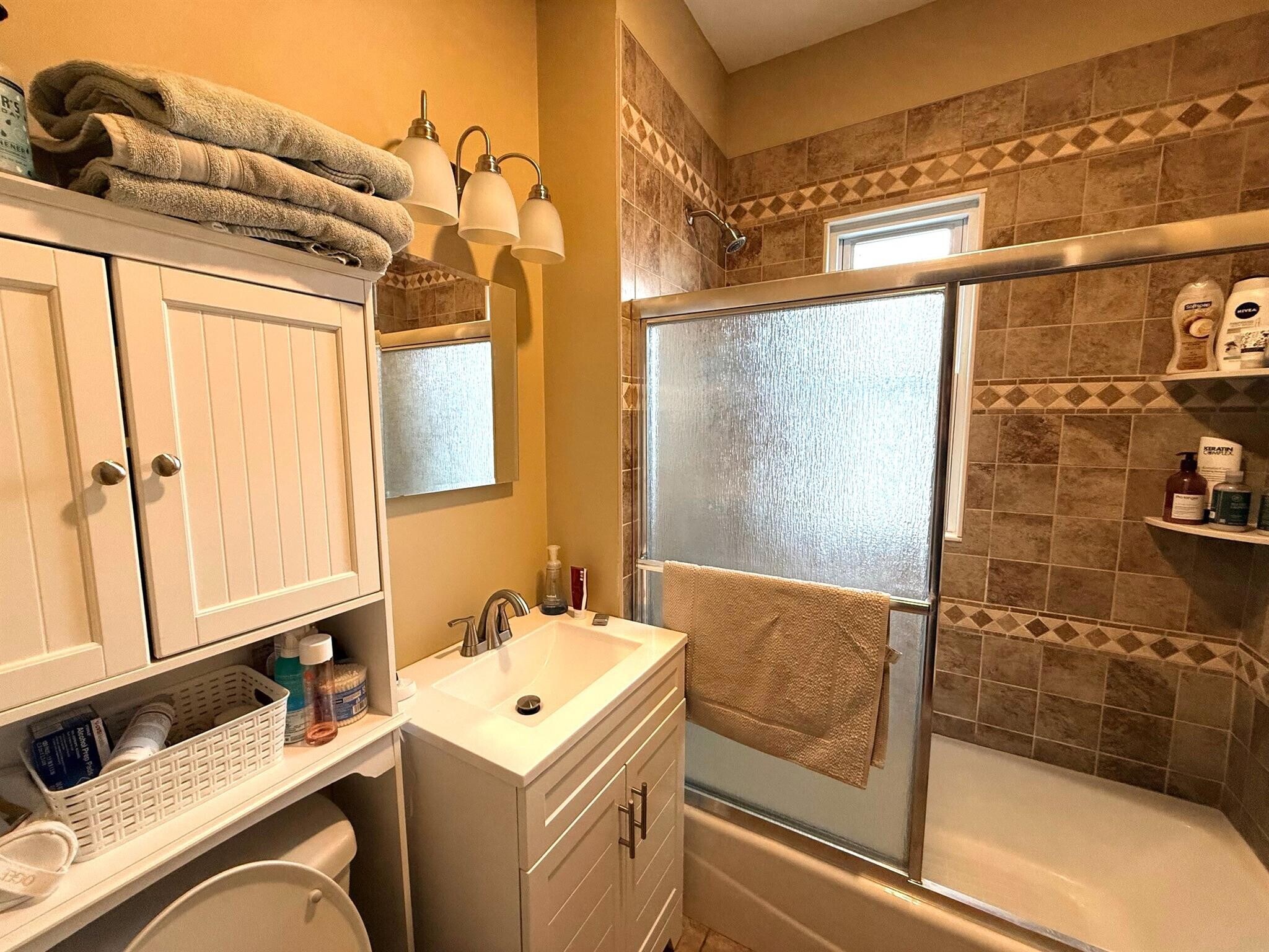 Building Photo - 42 Gibbens St