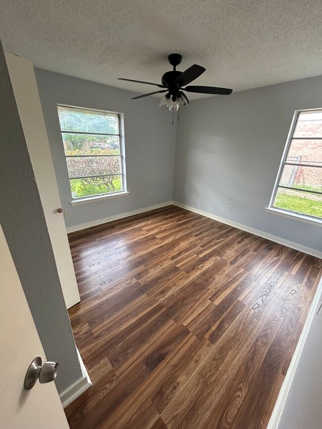 Building Photo - 2750 Ridgewood St