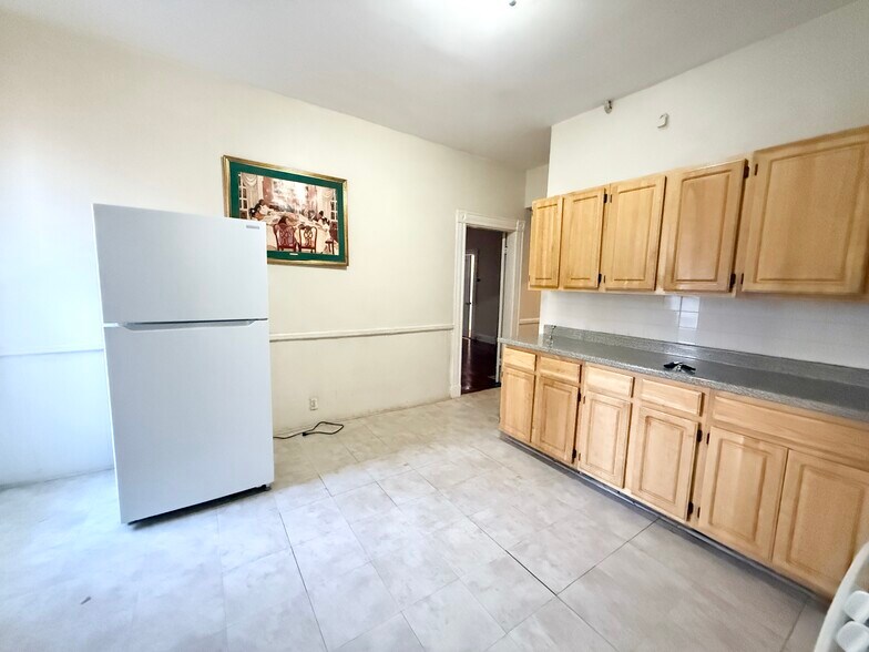 Building Photo - 6 Aspen St