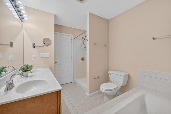 Building Photo - 295 Pinebrook Dr