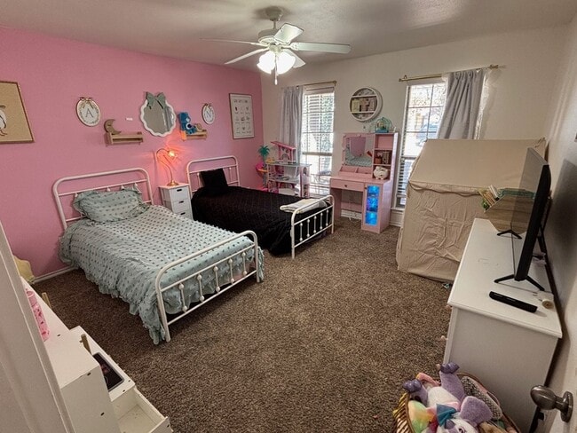 Building Photo - 420 E 98th St