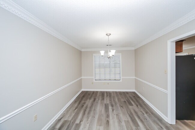 Building Photo - 7130 Larkfield Rd