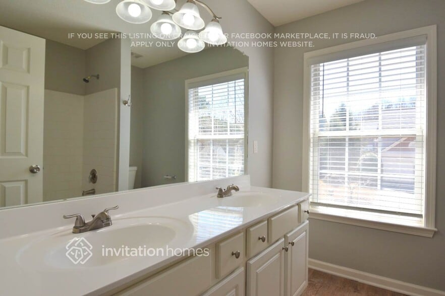 Building Photo - 2868 Donamire Ln NW