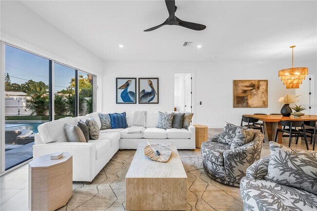 Building Photo - 2065 Goldenrod St