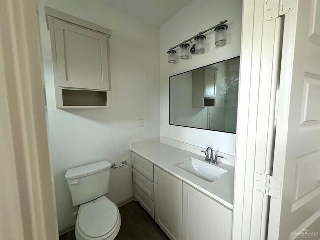 Building Photo - 10 N 58th St