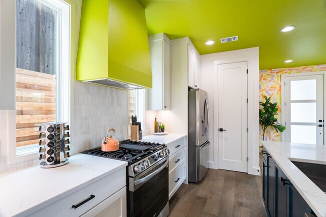 Building Photo - 2415 E 10th St