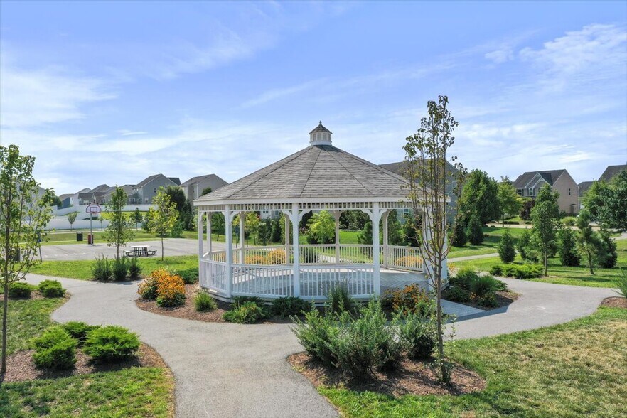 Building Photo - 331 Sandy Bottom Cir