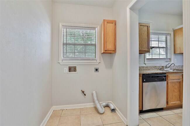 Building Photo - 5007 Polk St