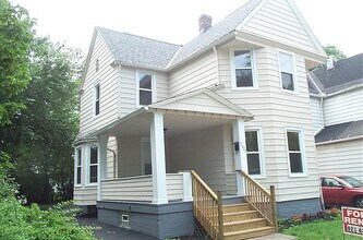 Building Photo - 5627 Jefferson Ave