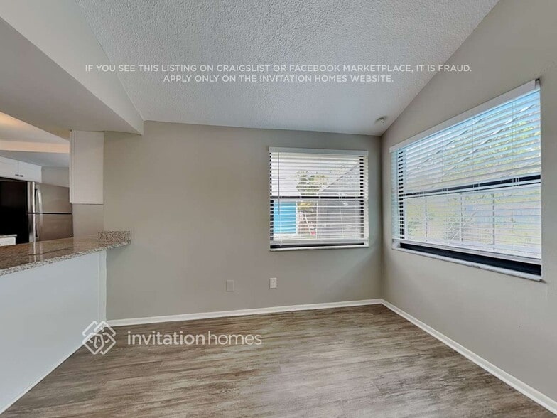 Building Photo - 16033 Villa Dr