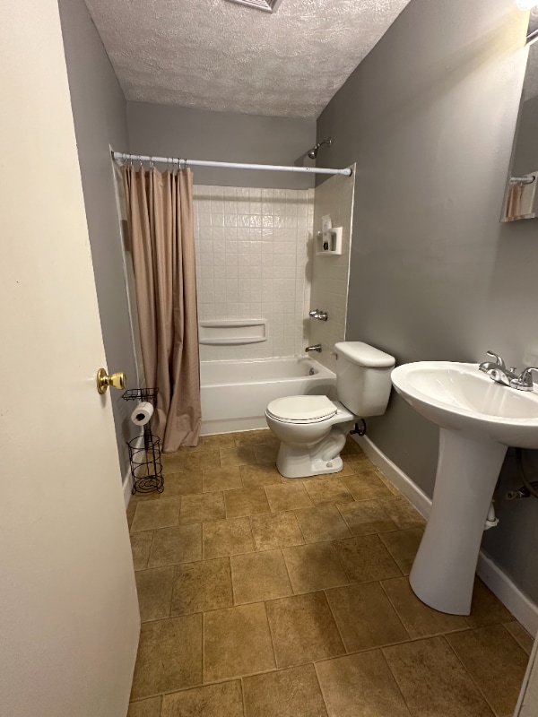 Building Photo - 1392 Summit St