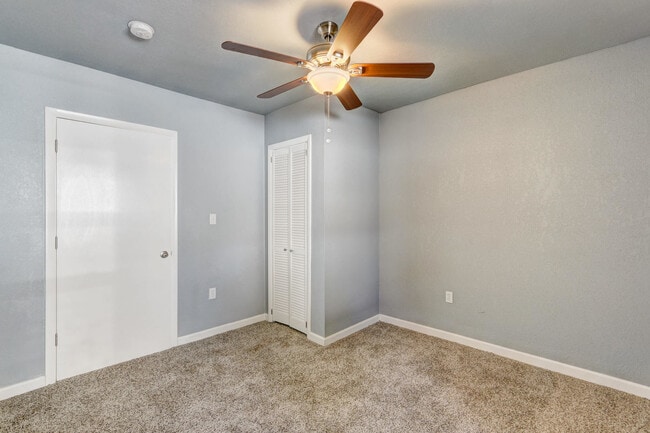 Building Photo - Remodeled Retreat w/ Covered Patio, Front ...