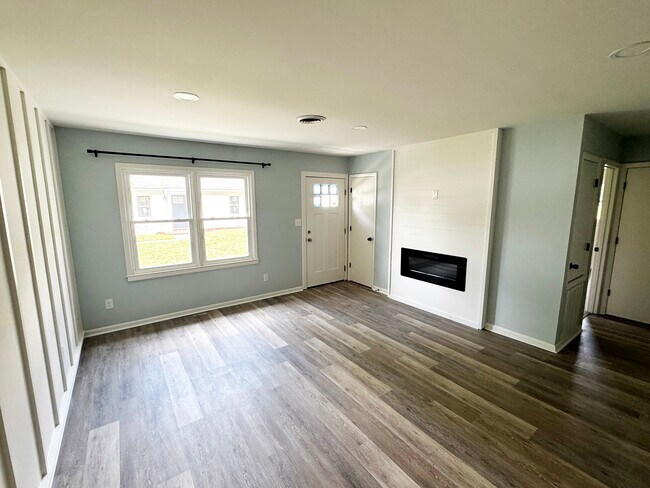Building Photo - 4215 Peachtree Ave