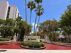 Building Photo - 17021 N Bay Rd