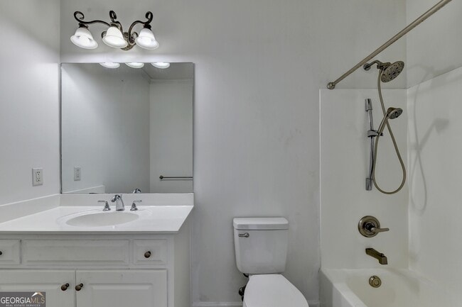 Building Photo - 8910 Pinehurst Cove
