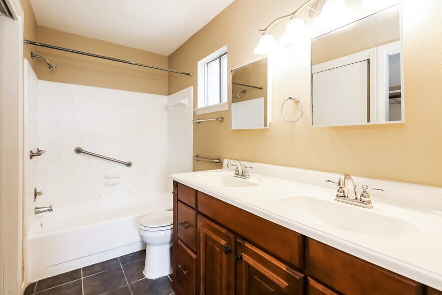 Building Photo - 13427 Boonway Dr