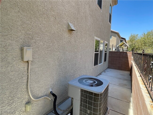 Building Photo - 534 Swiss Cottage Ave