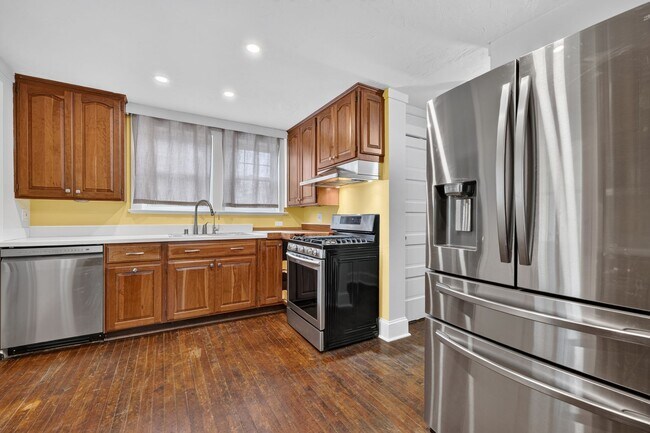 Building Photo - 907 Grandin Ave
