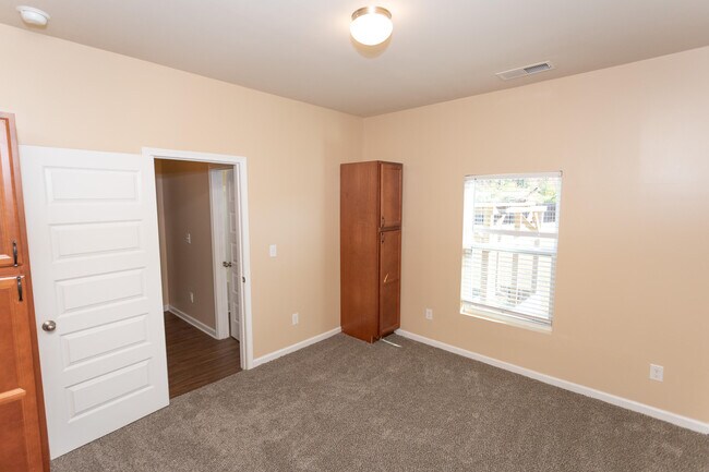 Building Photo - 4632 Southwind Rd