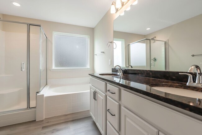 Building Photo - Beautiful 3 bed, 2.5 bath with garage and ...