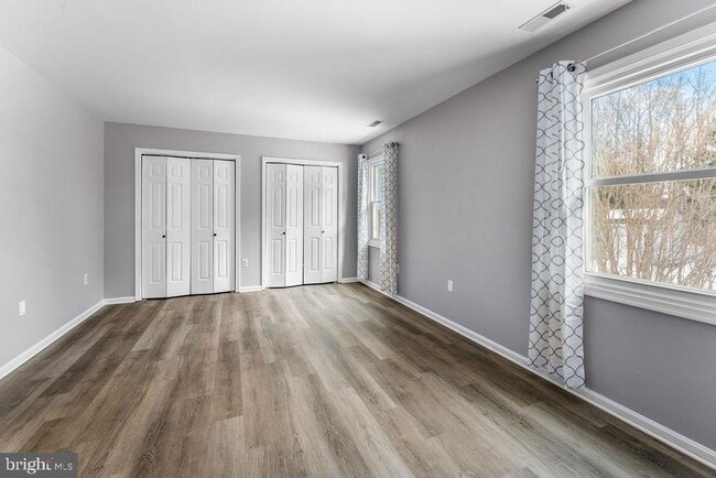 Building Photo - 8009 Frontier Dr