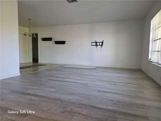 Building Photo - 1205 SE 10th Ave