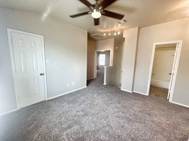 Building Photo - Prime Avery Park Location – Easy Access to...