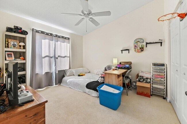 Building Photo - 865 SE Westminster Pl