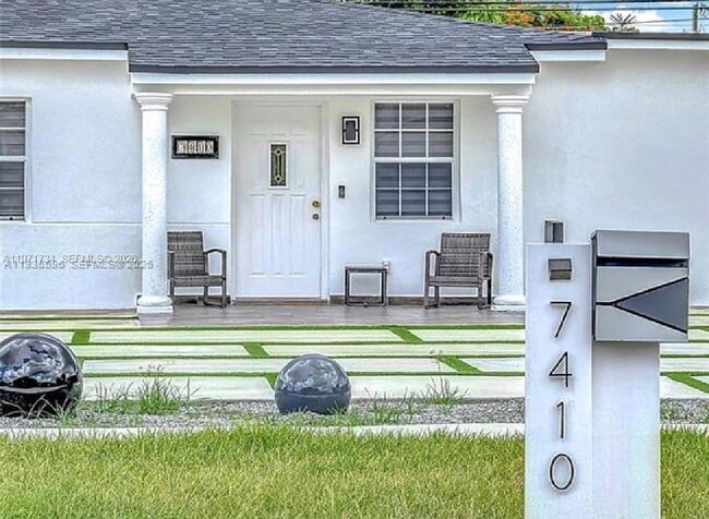 Building Photo - 7410 SW 39th St