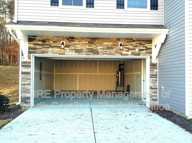 Building Photo - 613 Oak Forest Lane