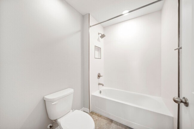 Building Photo - Your Dream Home Awaits!!!