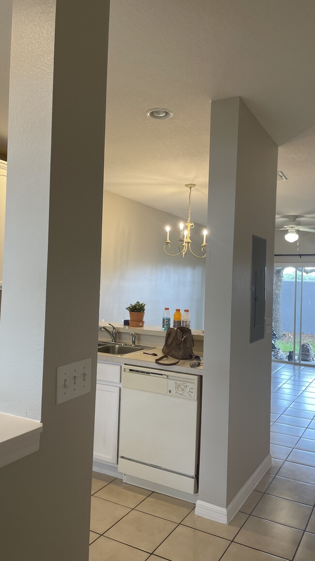 Building Photo - 10604 Savannah Wood Ct