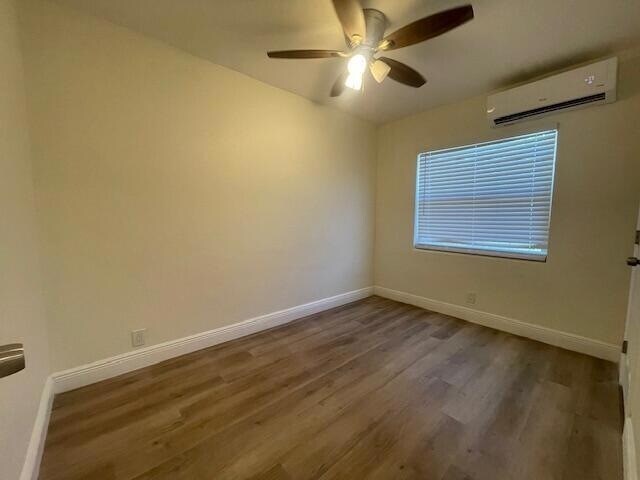 Building Photo - 304 N Tamarind Ave