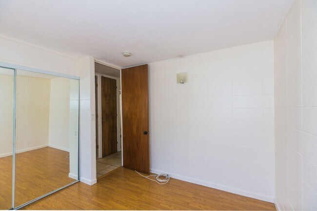 Building Photo - Bishop Manor Unit 22