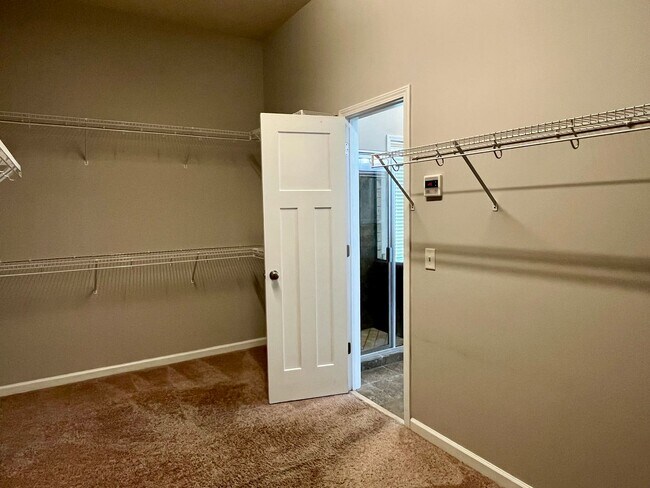 Building Photo - Deer Creek - 4BR/ 2 story/ 2500+SQFT